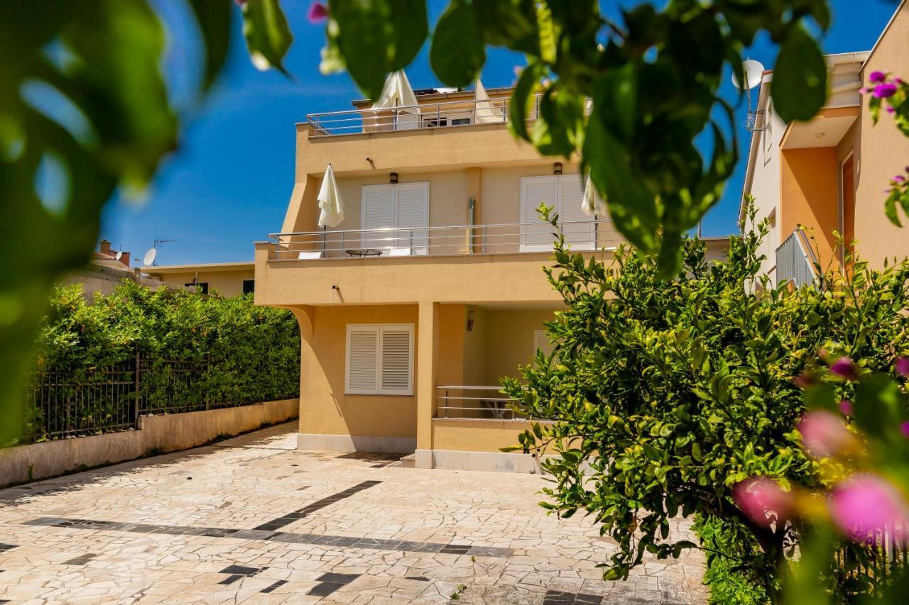 Apartments Mikulic Rogoznica  Extérieur photo