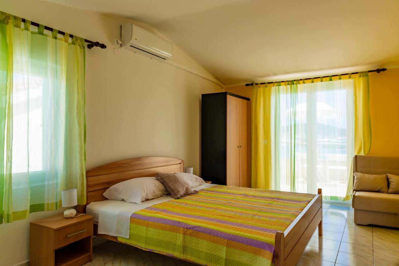 Apartments Mikulic Rogoznica  Extérieur photo