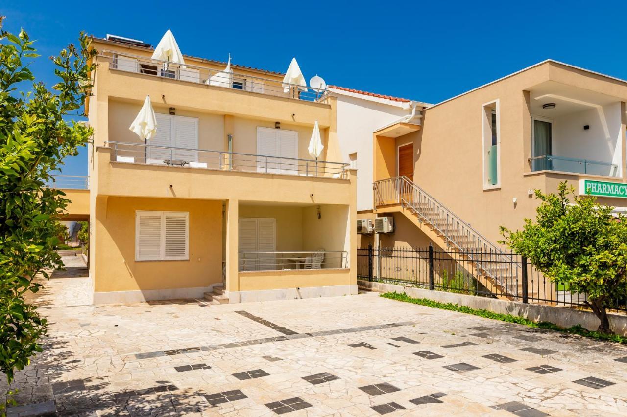 Apartments Mikulic Rogoznica  Extérieur photo