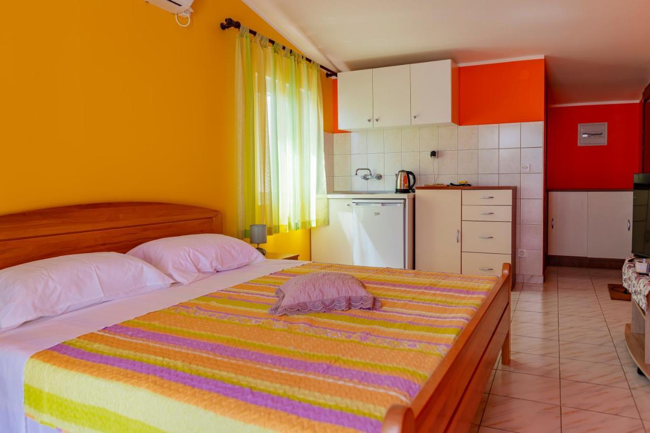 Apartments Mikulic Rogoznica  Extérieur photo