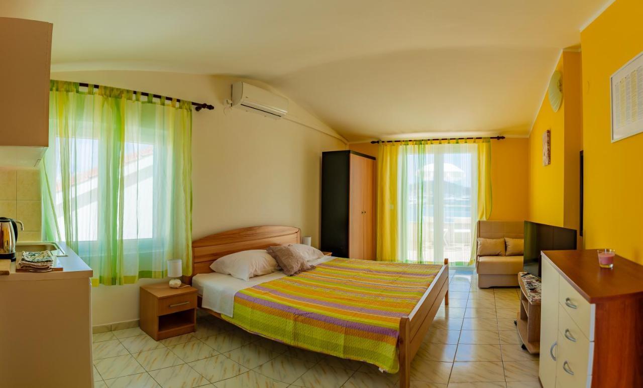 Apartments Mikulic Rogoznica  Extérieur photo