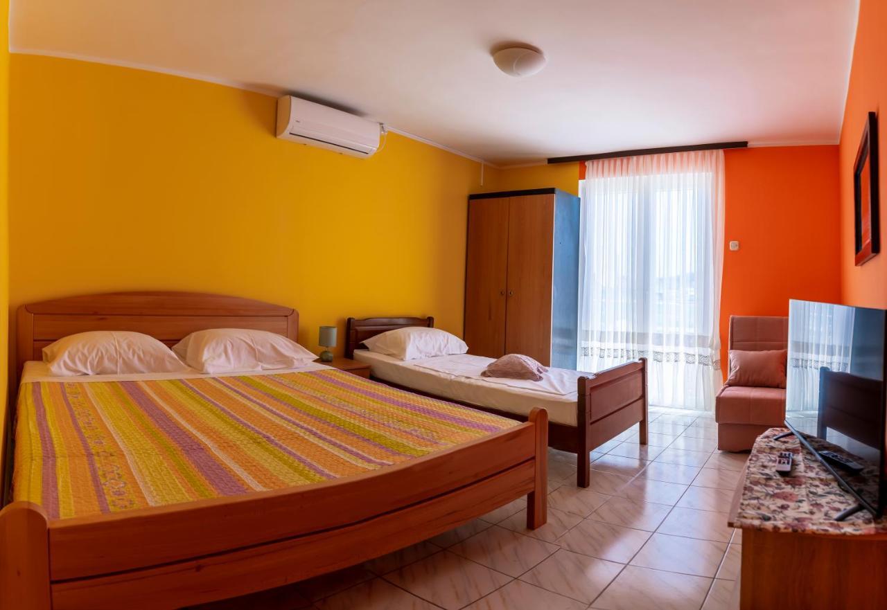 Apartments Mikulic Rogoznica  Extérieur photo